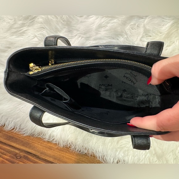 MCM Bucket Bag - Picture 8 of 11